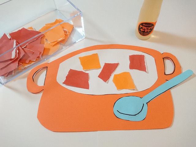 ちぎった折り紙を貼った