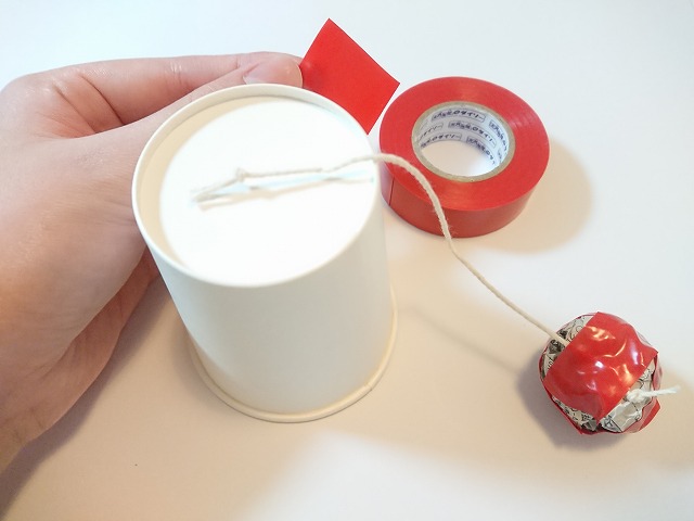 紙コップに貼り付ける