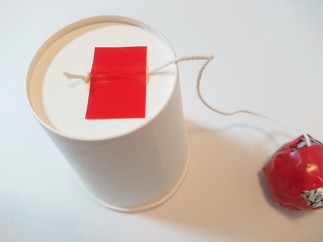 紙コップに貼り付ける