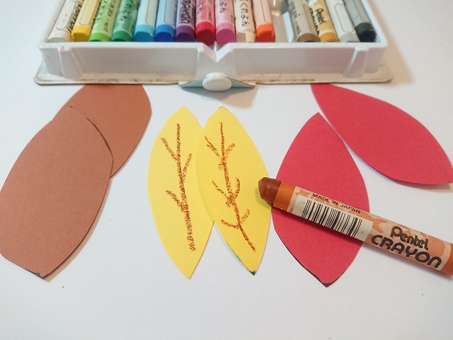 クレヨンで描く