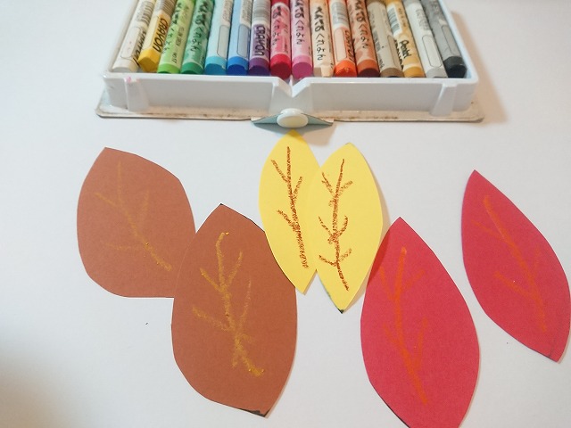 クレヨンで描く