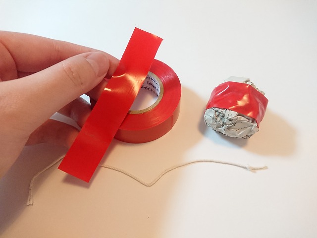 たこ糸を貼り付ける