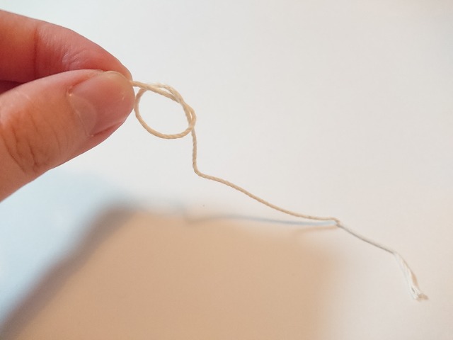 たこ糸をかた結び