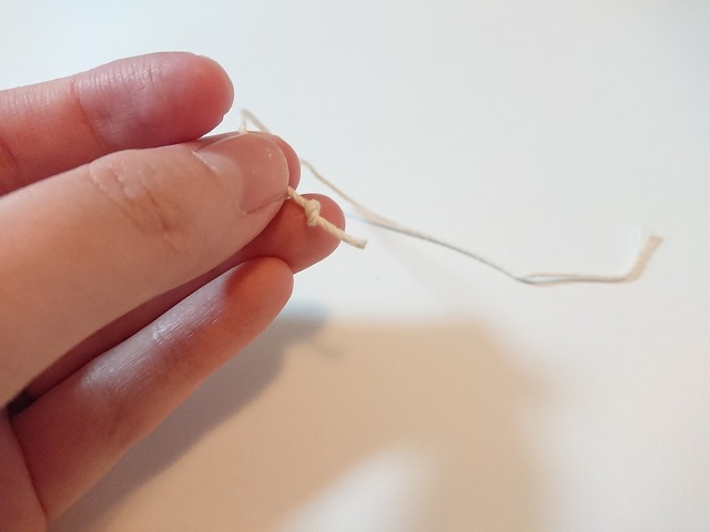 たこ糸をかた結び