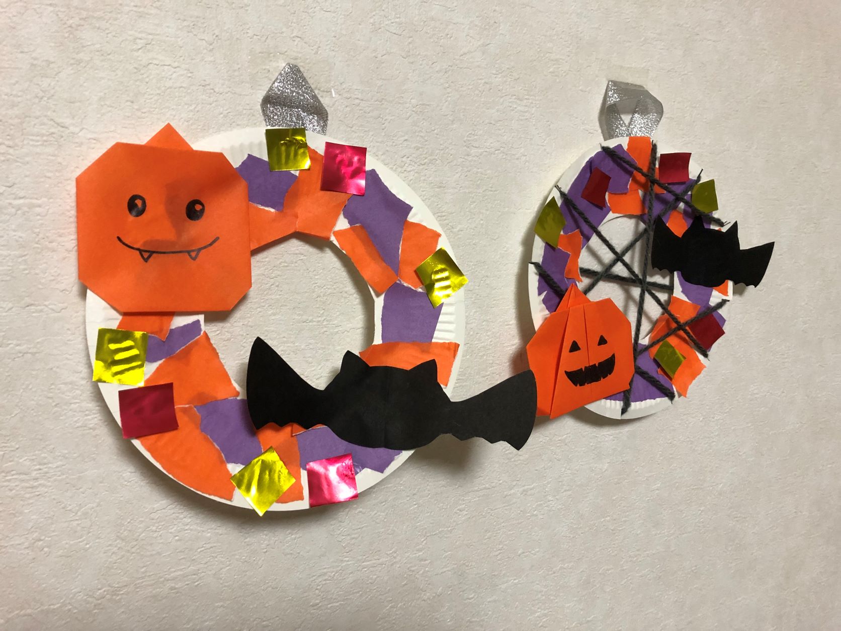 子どもの目線より高い位置に飾る