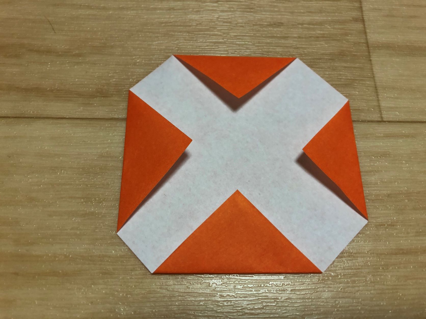 4分の1に切った折り紙を使い