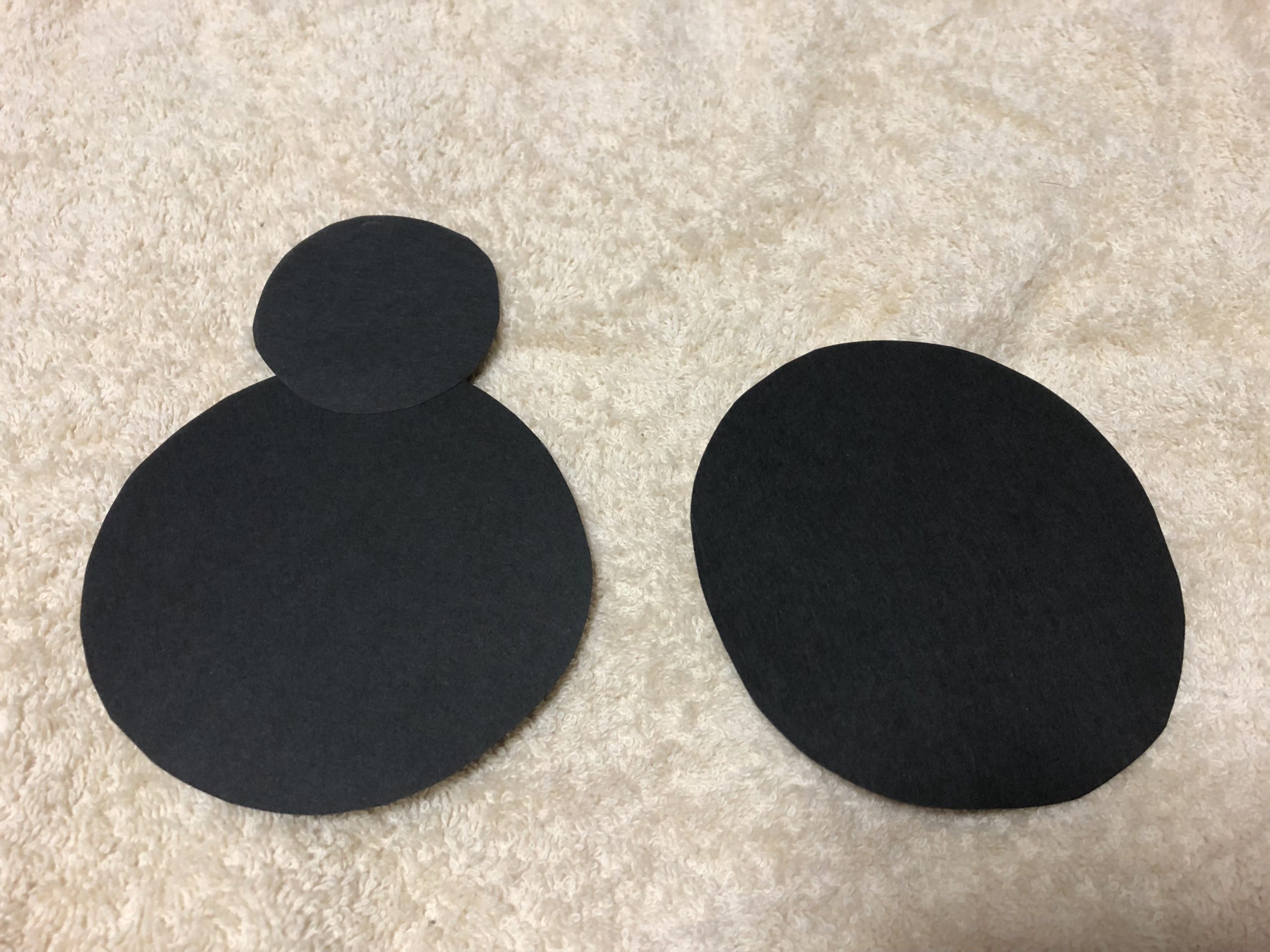 大きい黒丸と小さい黒丸をくっつける