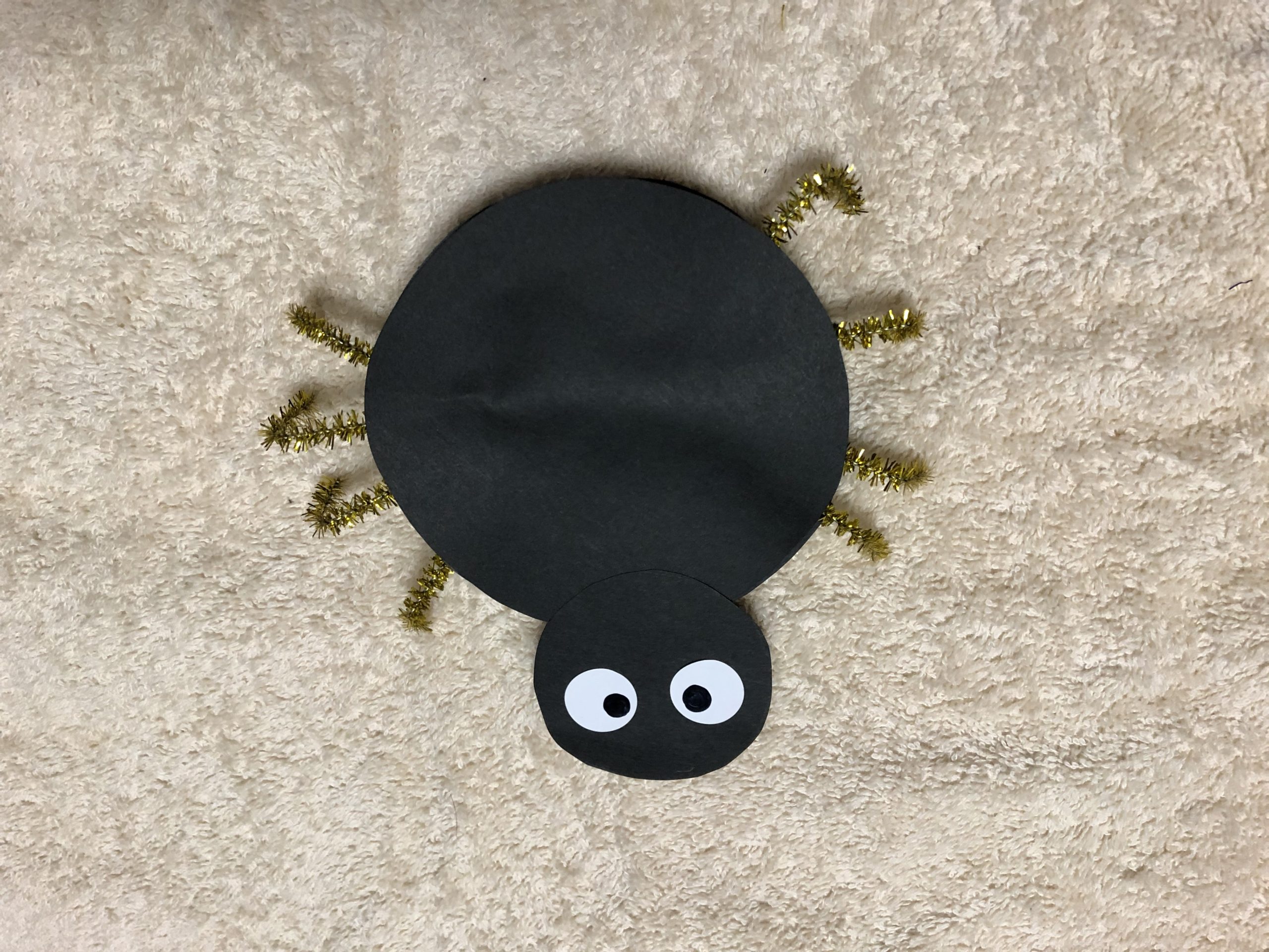 クモの体を貼り合わせる