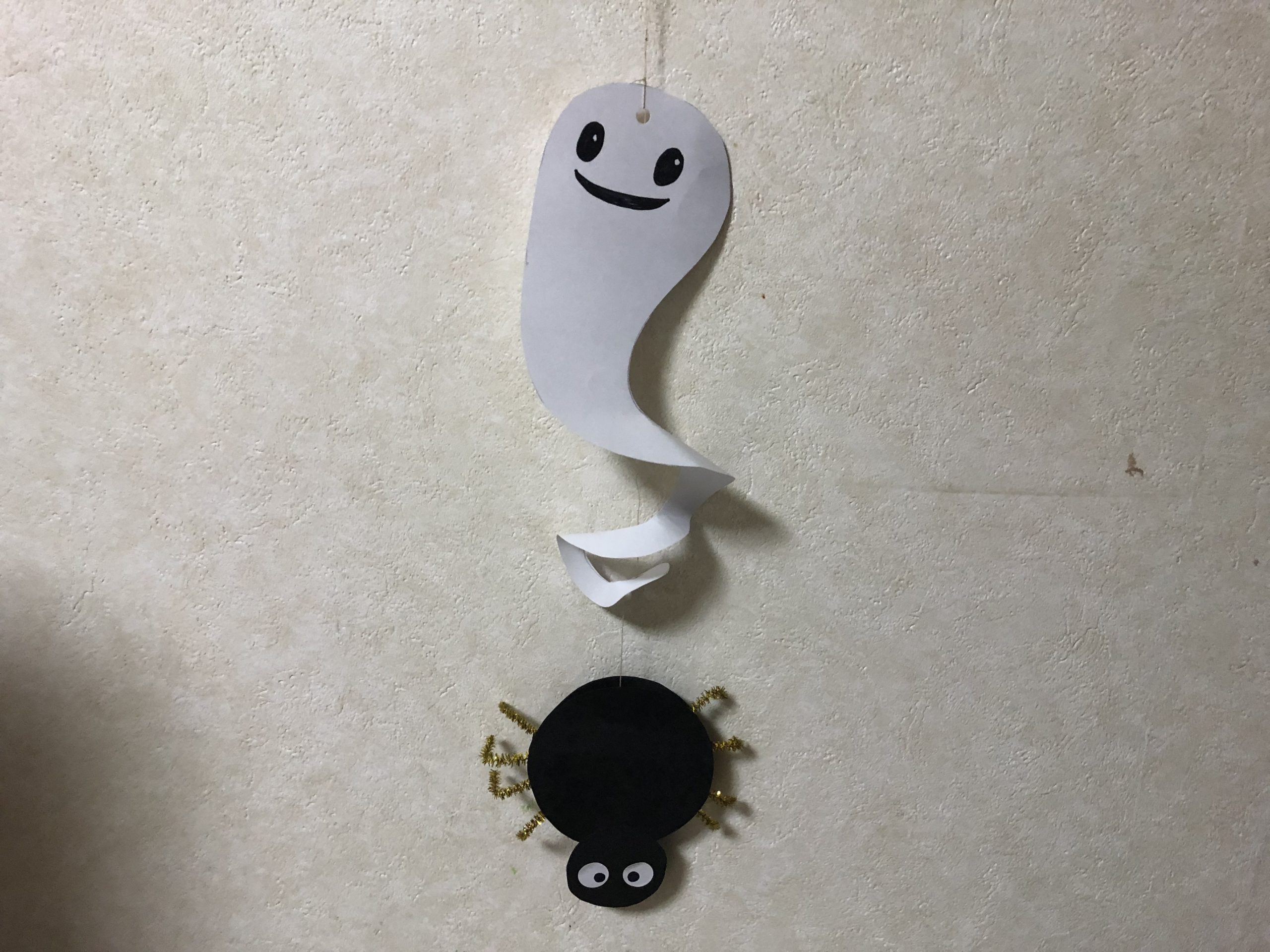 くるくるおばけとクモのモビール作り方の手順