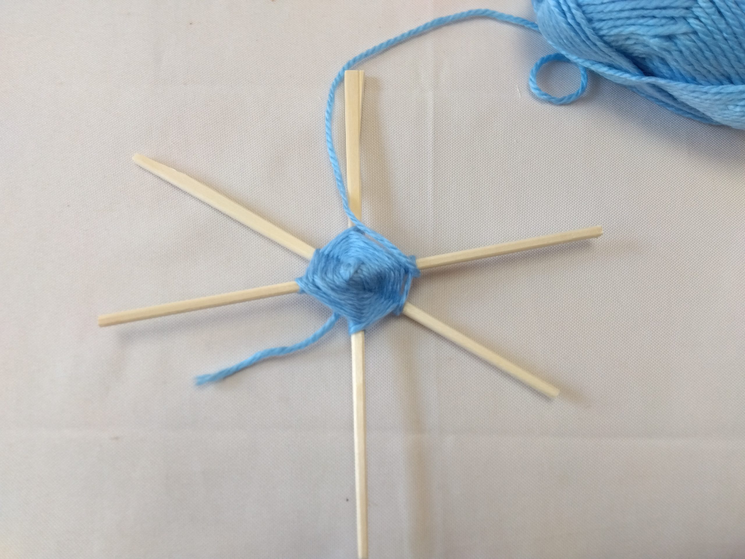 毛糸で雪の結晶