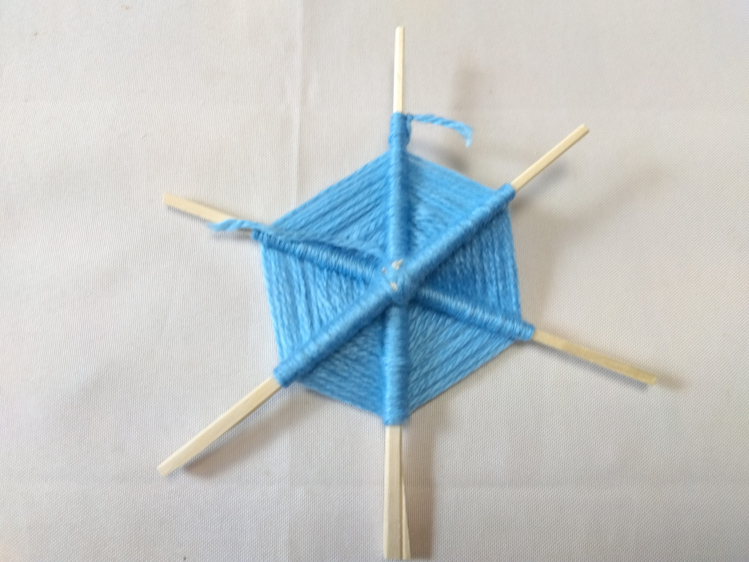 毛糸で雪の結晶