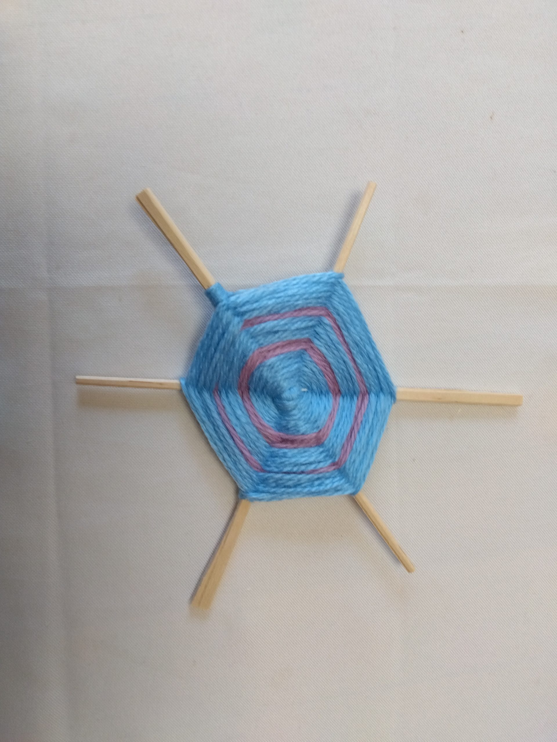 毛糸で雪の結晶