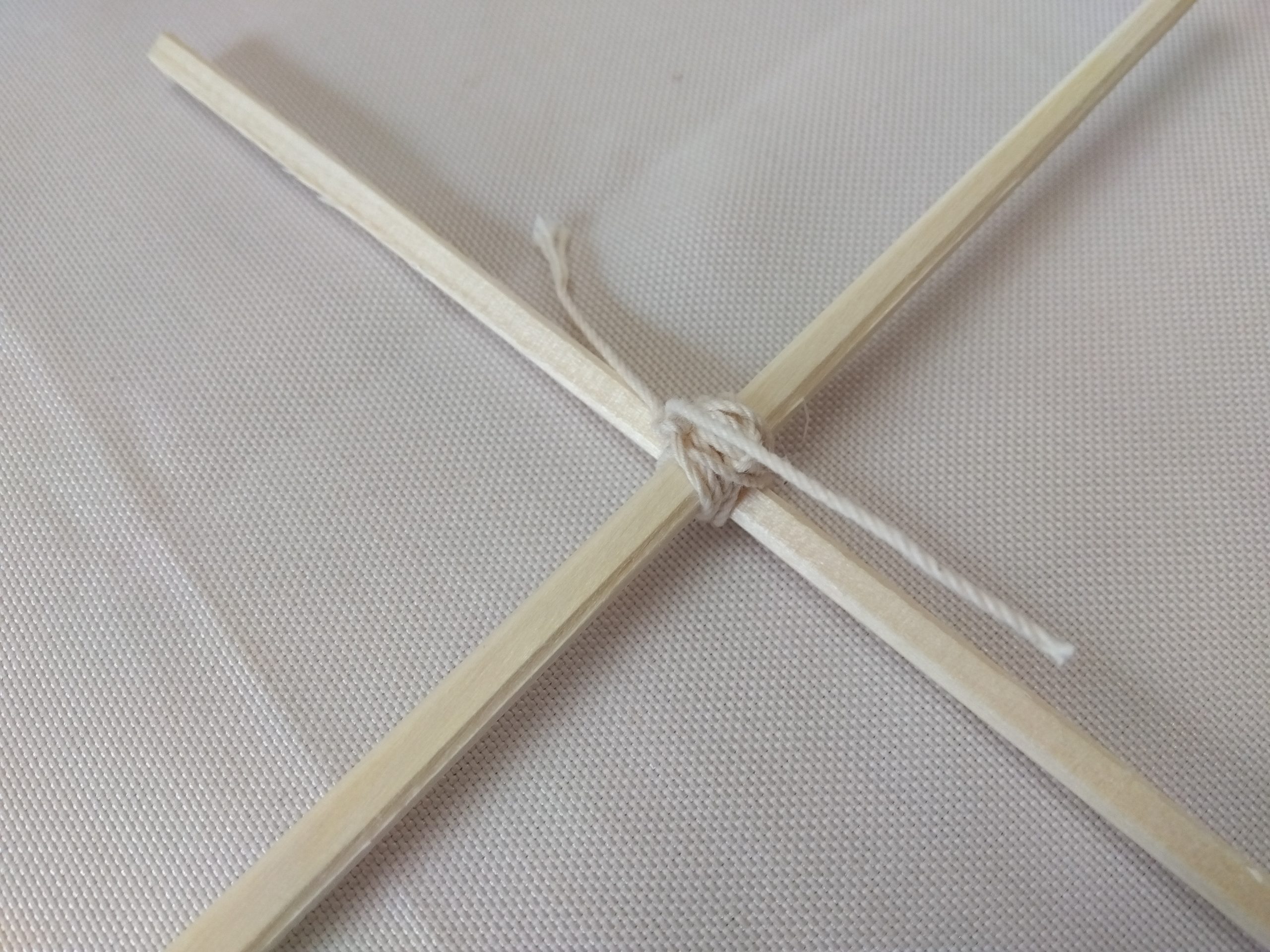 毛糸で雪の結晶