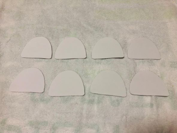 白画用紙を切る