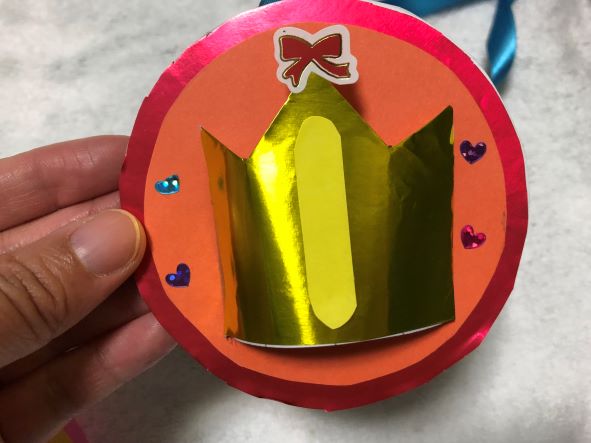 メダルに装飾をする