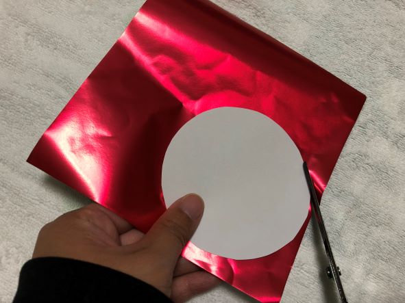 折り紙を1と同じ大きさに切る