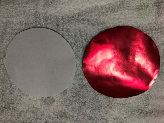 折り紙を1と同じ大きさに切る