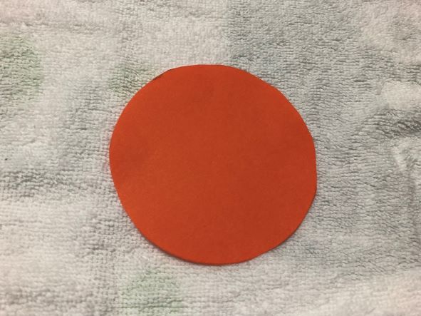 画用紙で半径4㎝の円をつくる