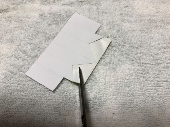 折り紙にのりしろをつくる