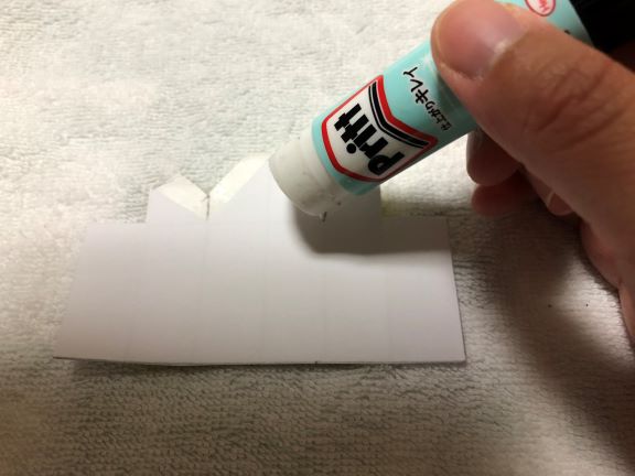 のりをつけて貼る