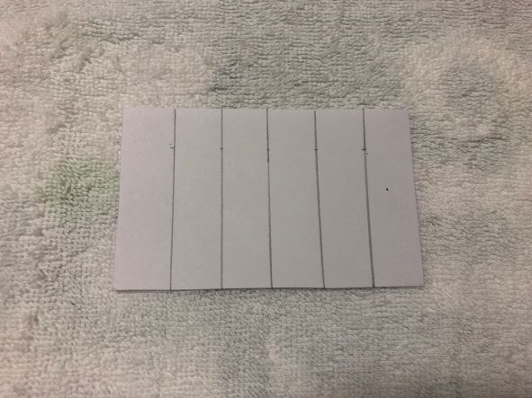 1で切った画用紙に1.5㎝間隔の線を描く