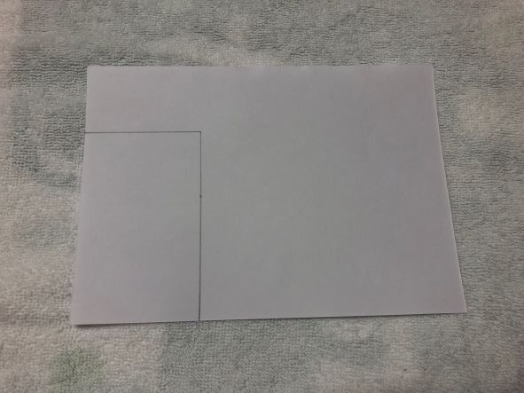 画用紙を5.5㎝×9㎝に切る