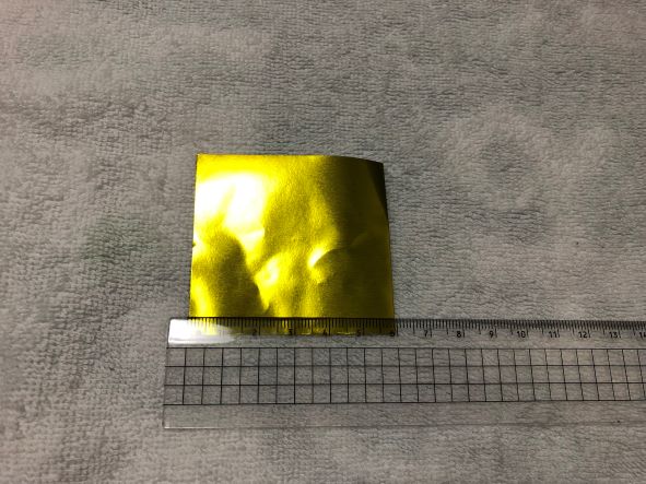 折り紙を5.5㎝×6㎝に切る