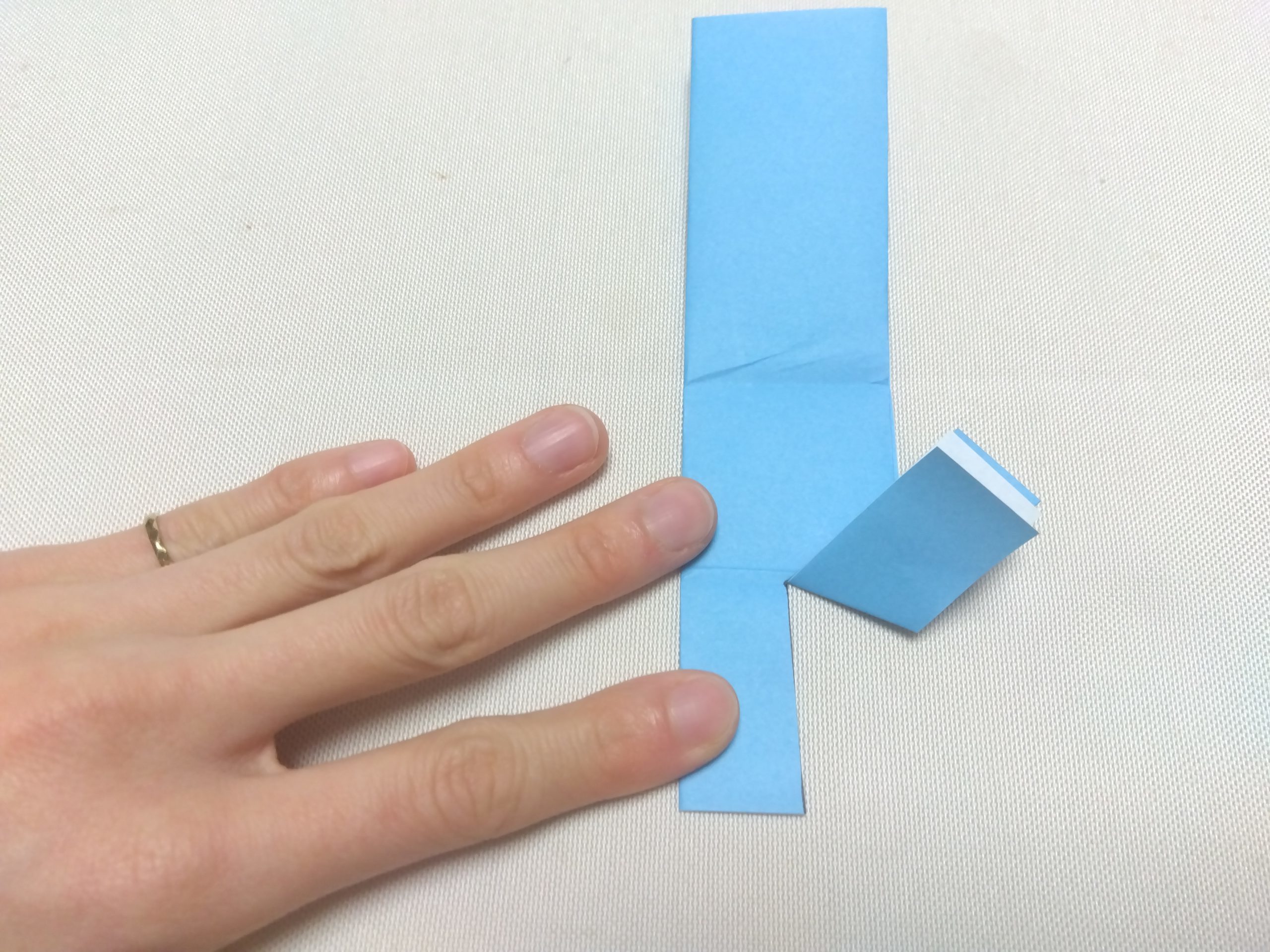 折り紙で指人形