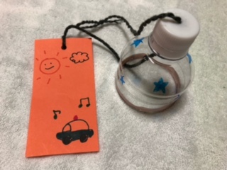 短冊とペットボトルに絵を描く