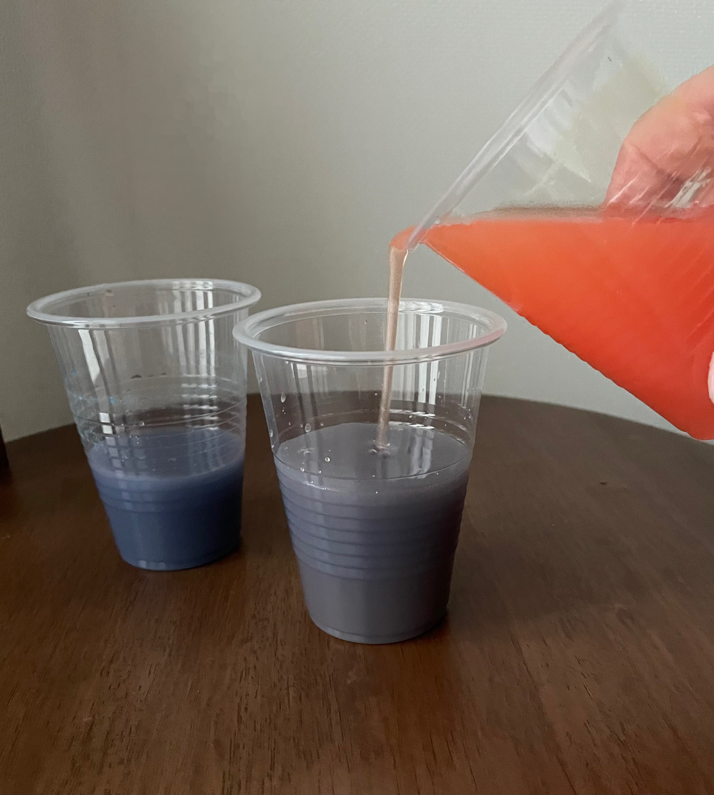 色水シアターの簡単マジック