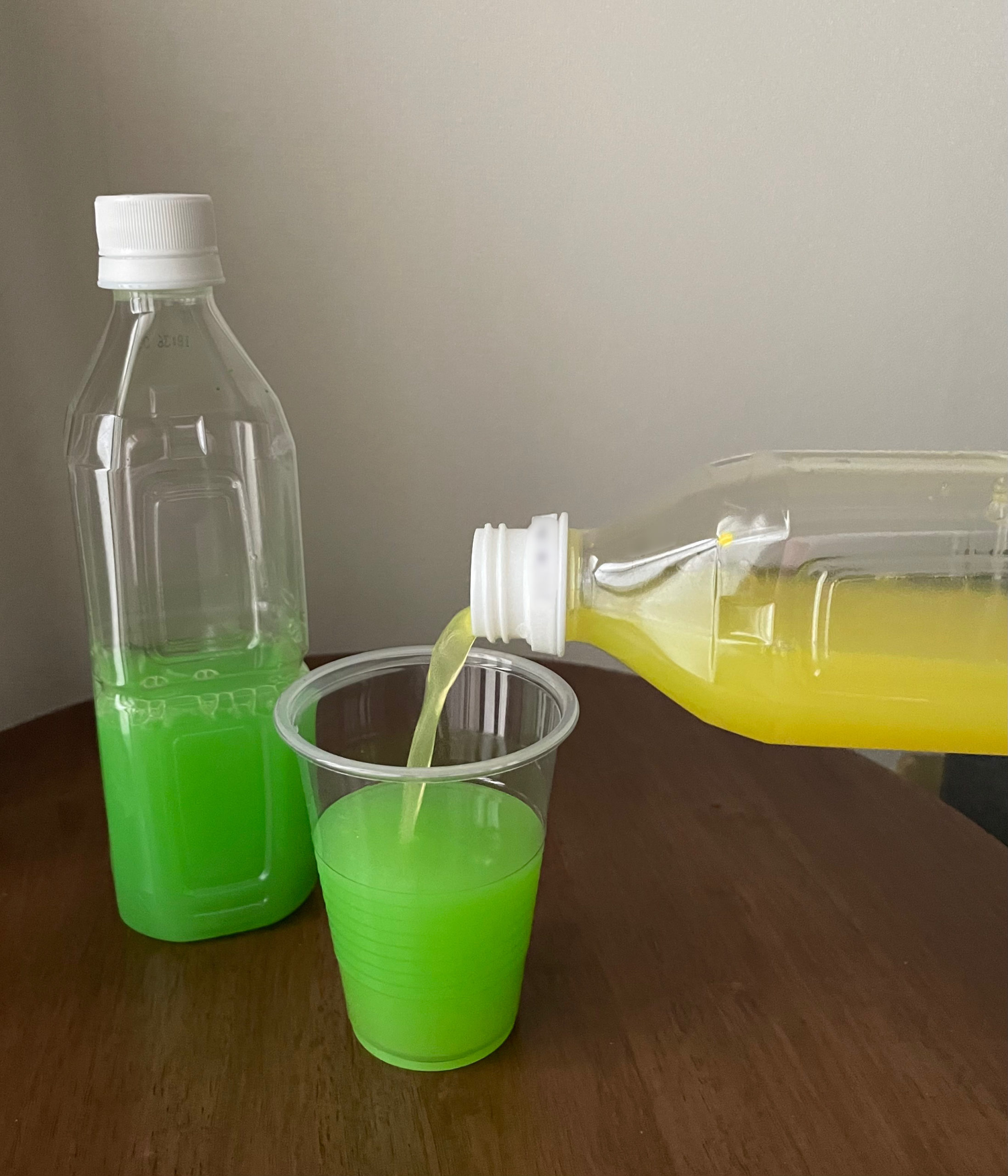 色水シアターの簡単マジック