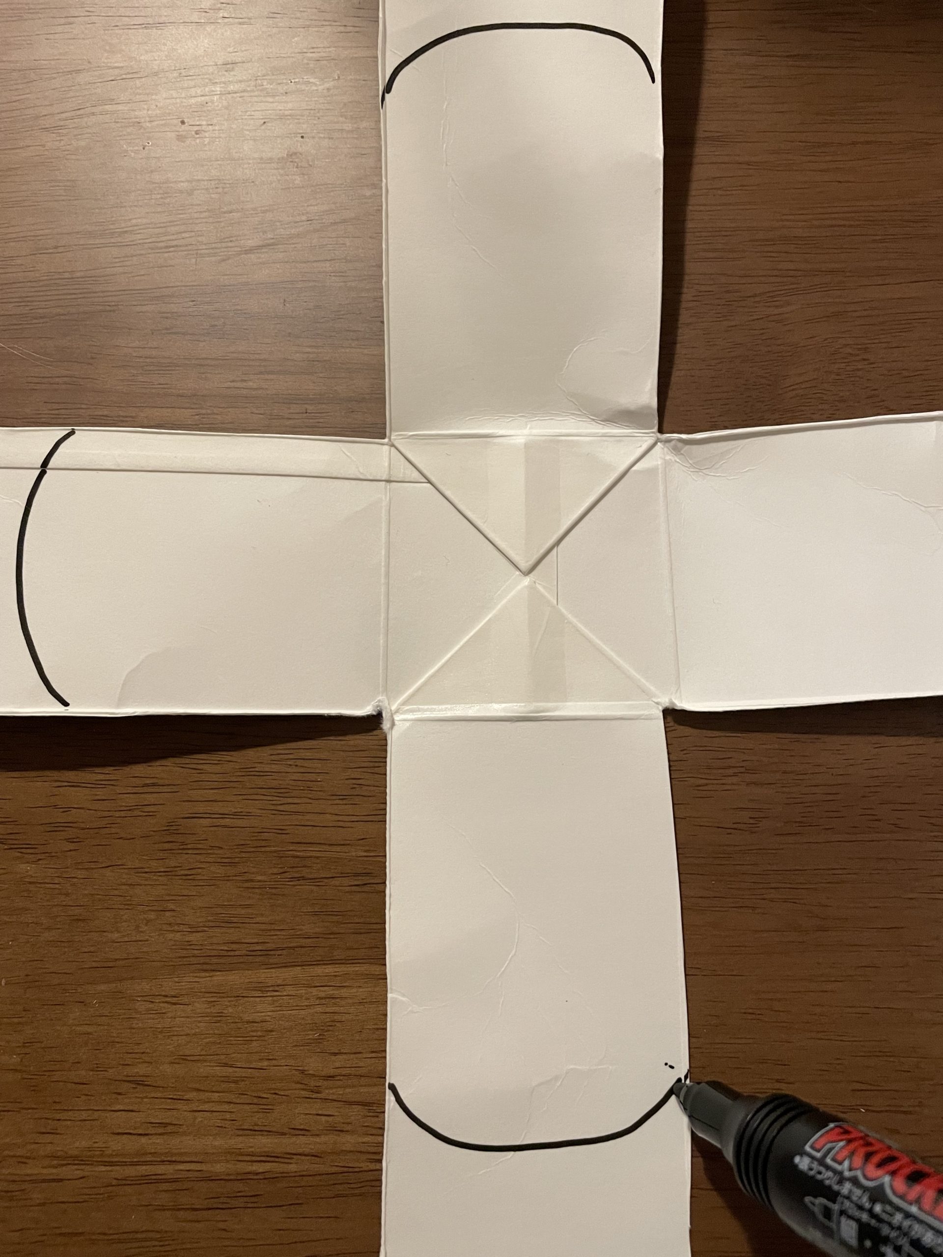 牛乳パックでコマのおもちゃ