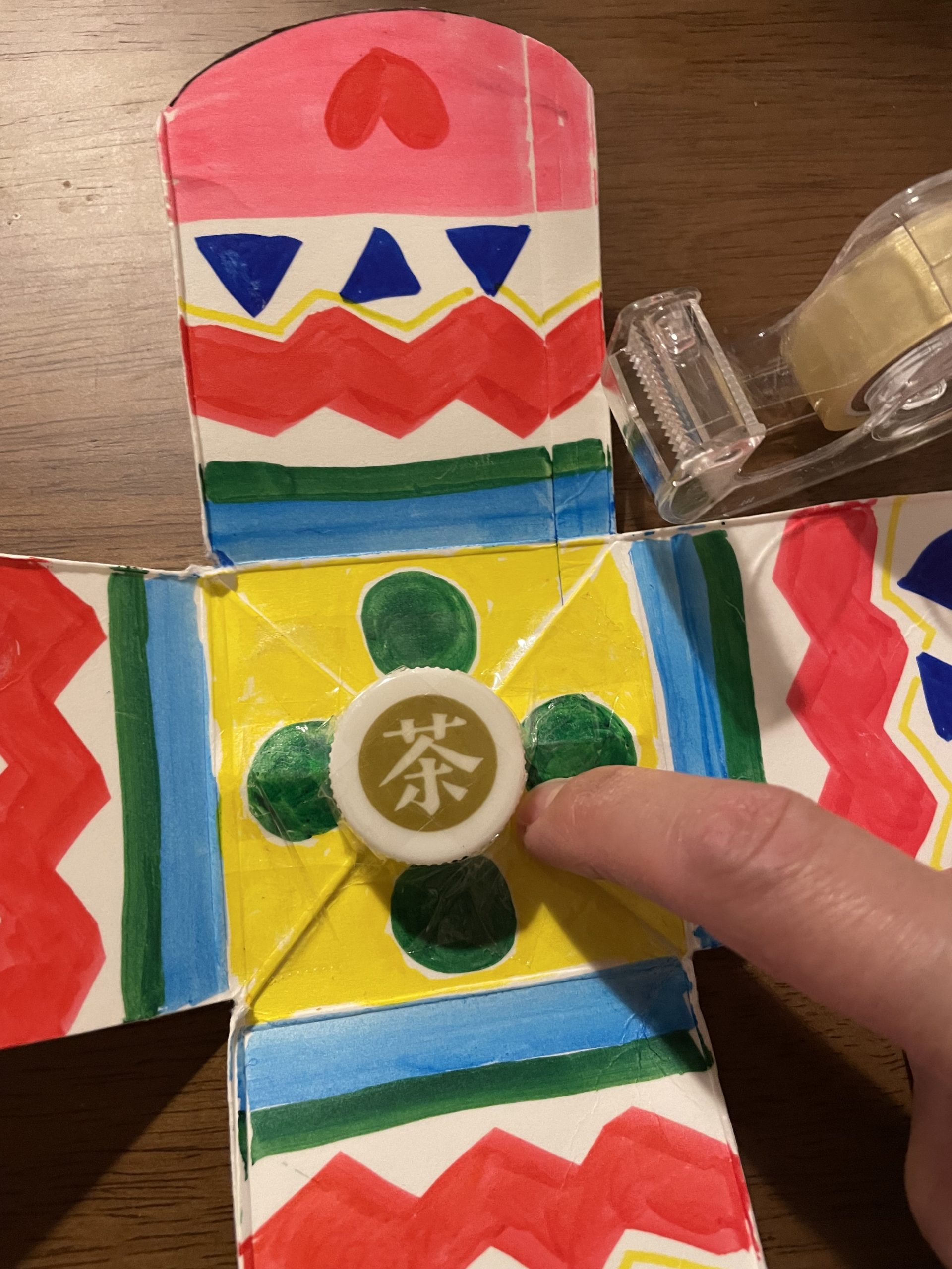 牛乳パックでコマのおもちゃ