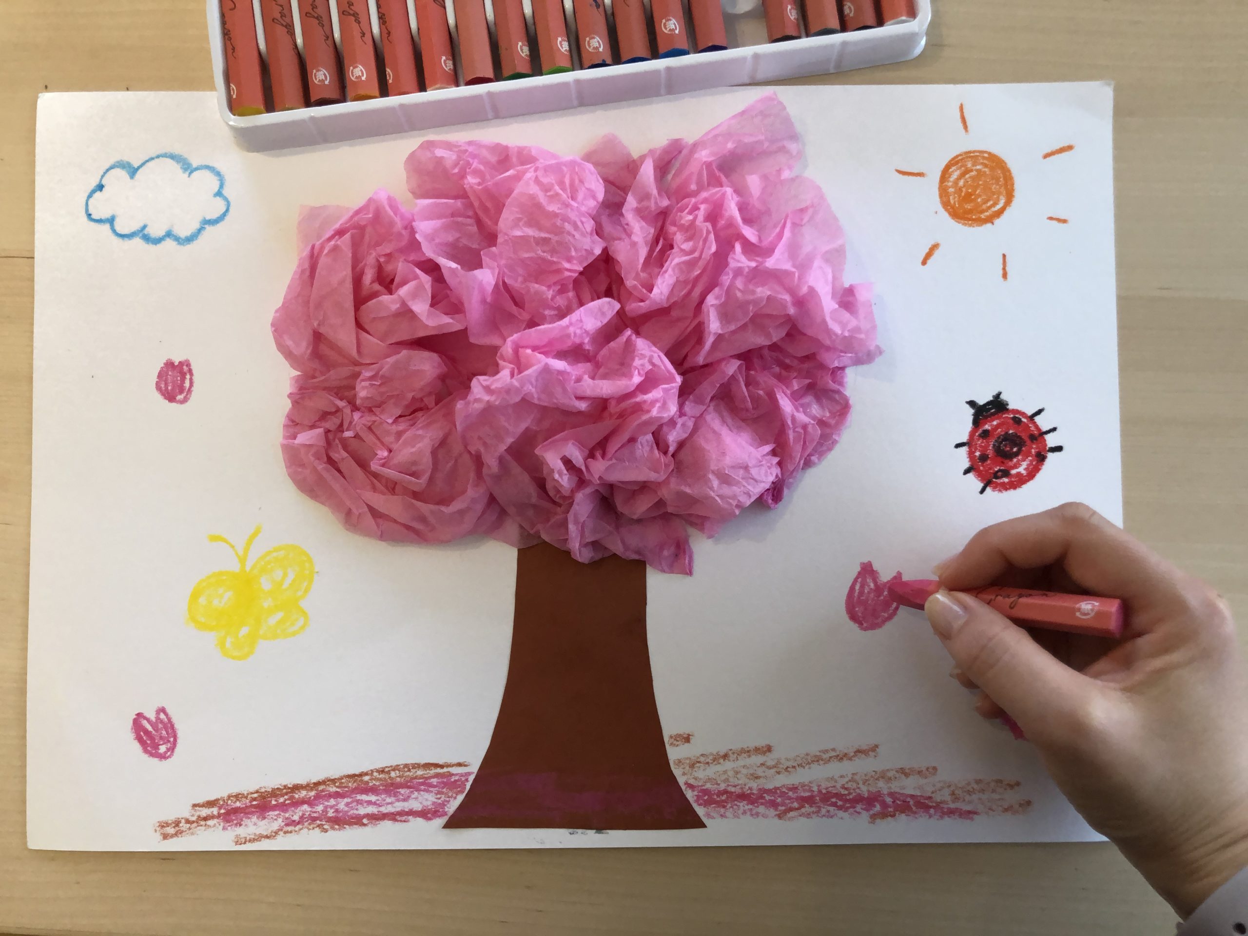 お花紙で桜の木を立体製作