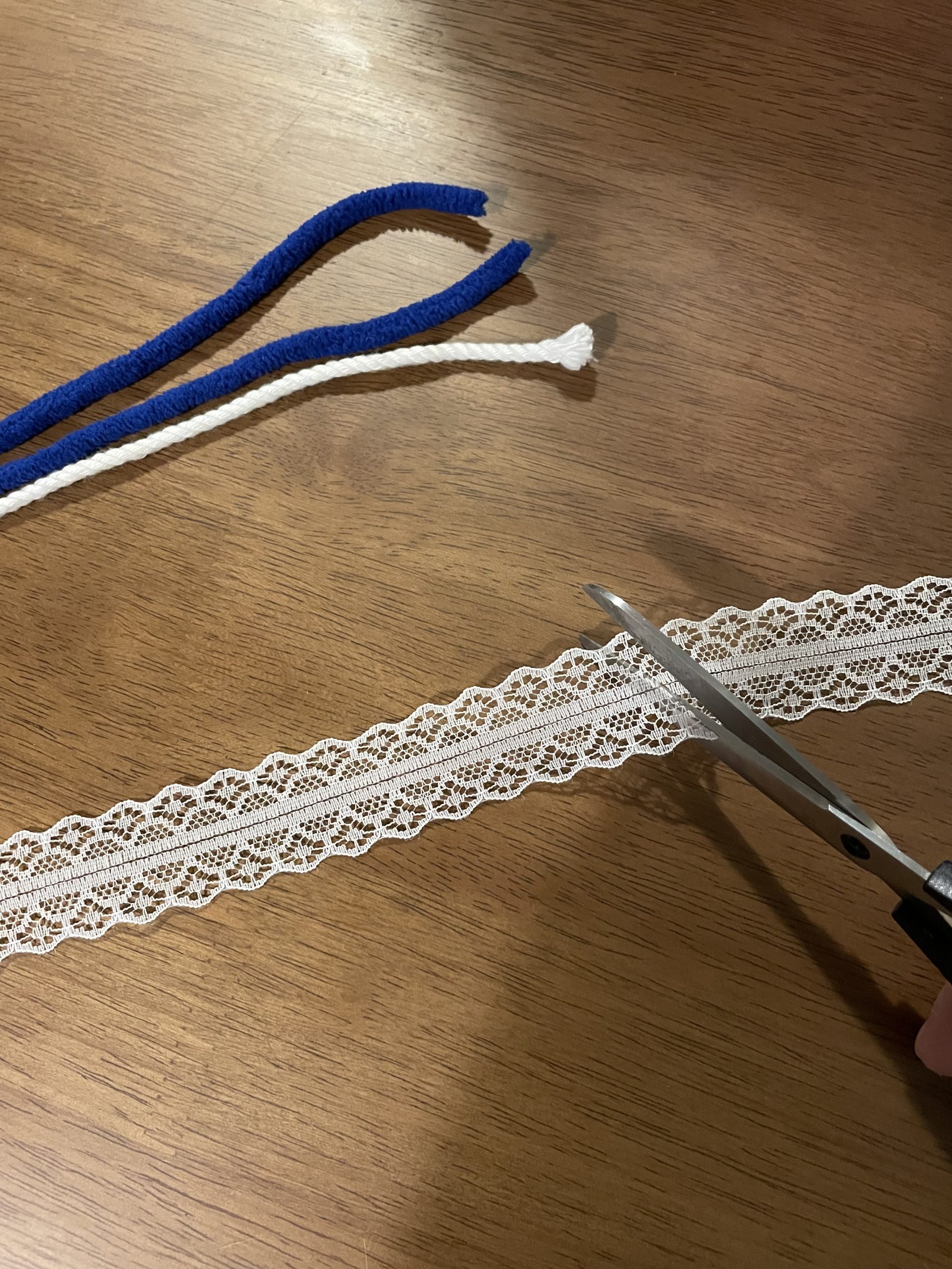 シュルシュルひも出しのおもちゃ