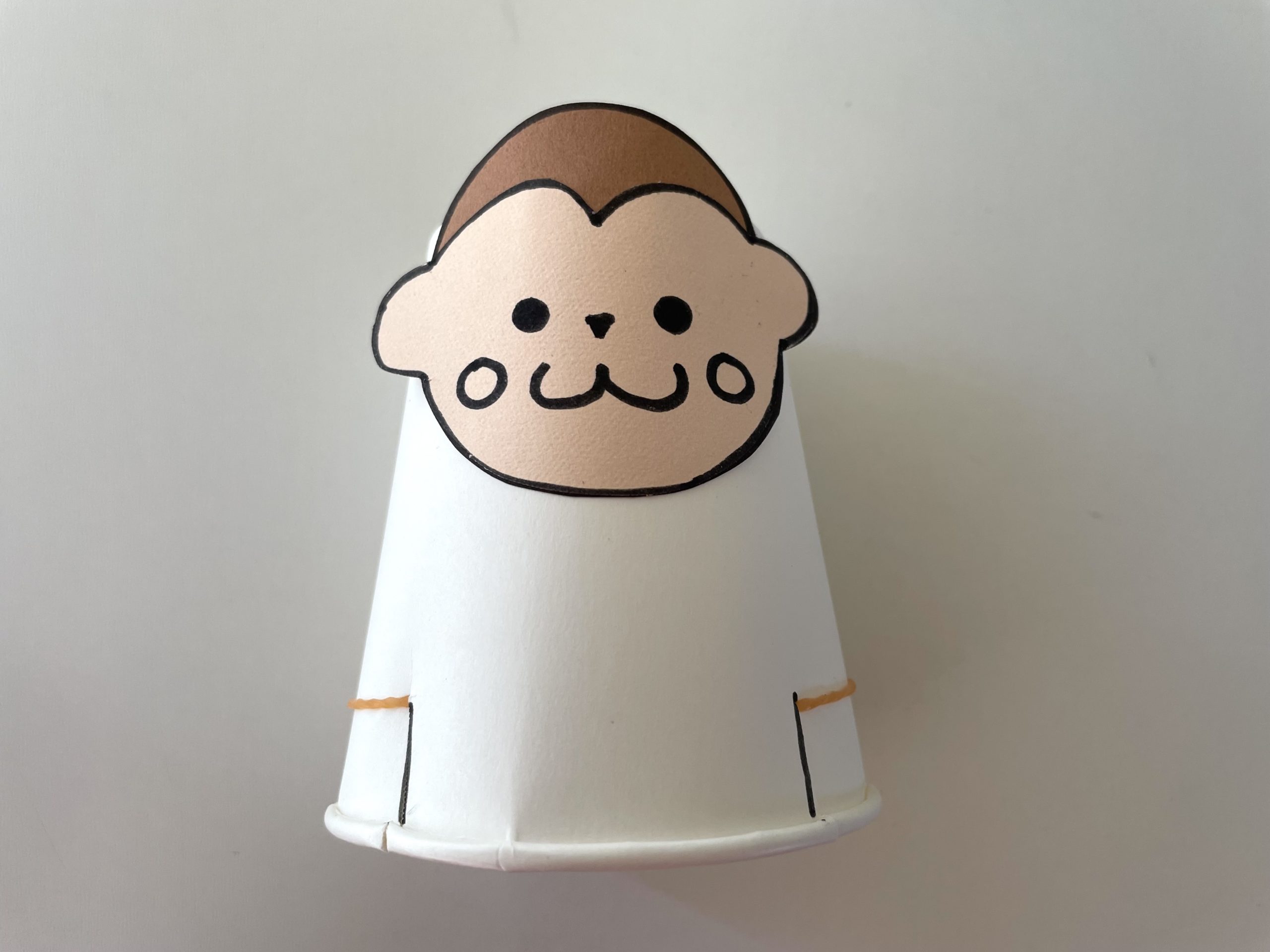 飛び出す紙コップ