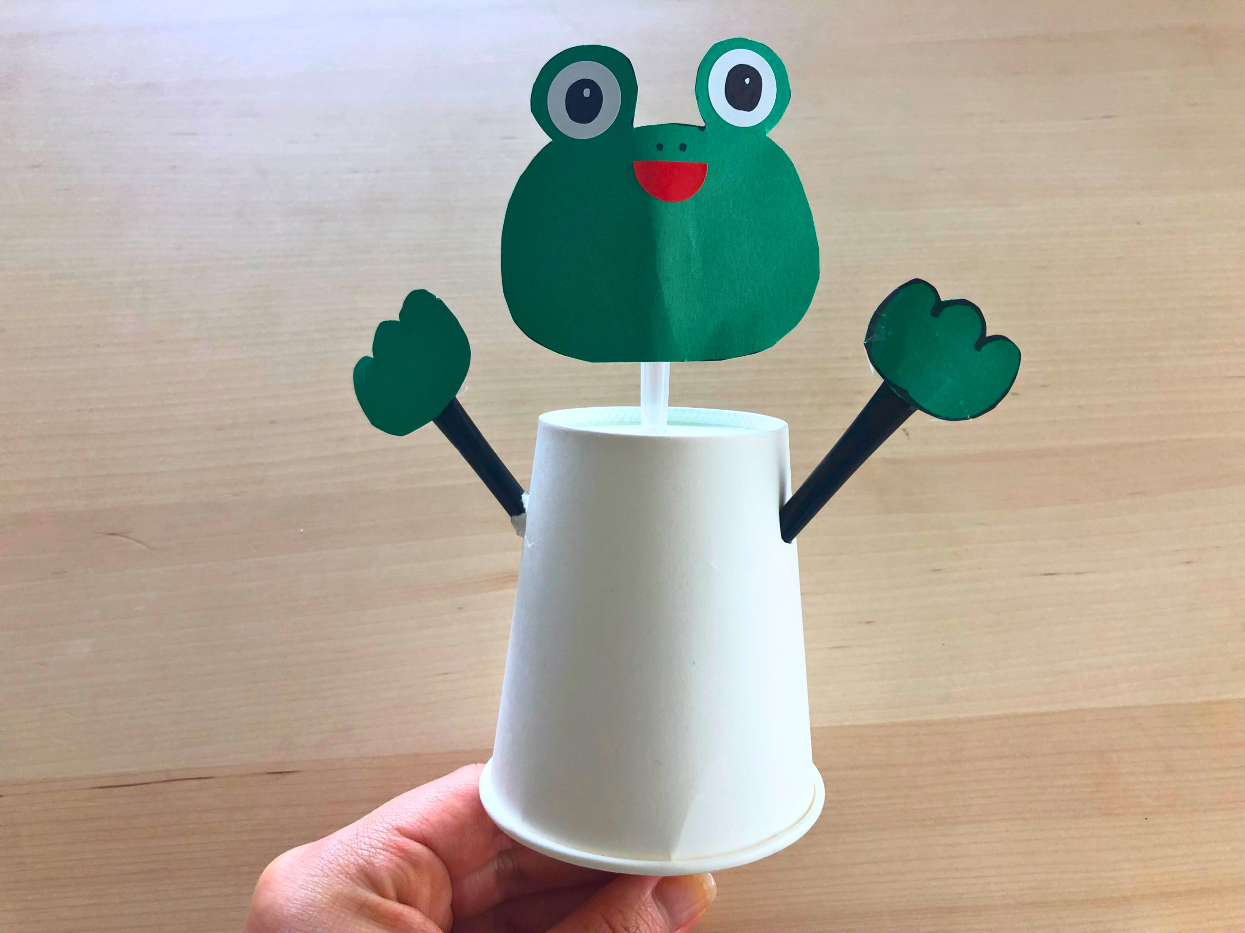 紙コップカエル