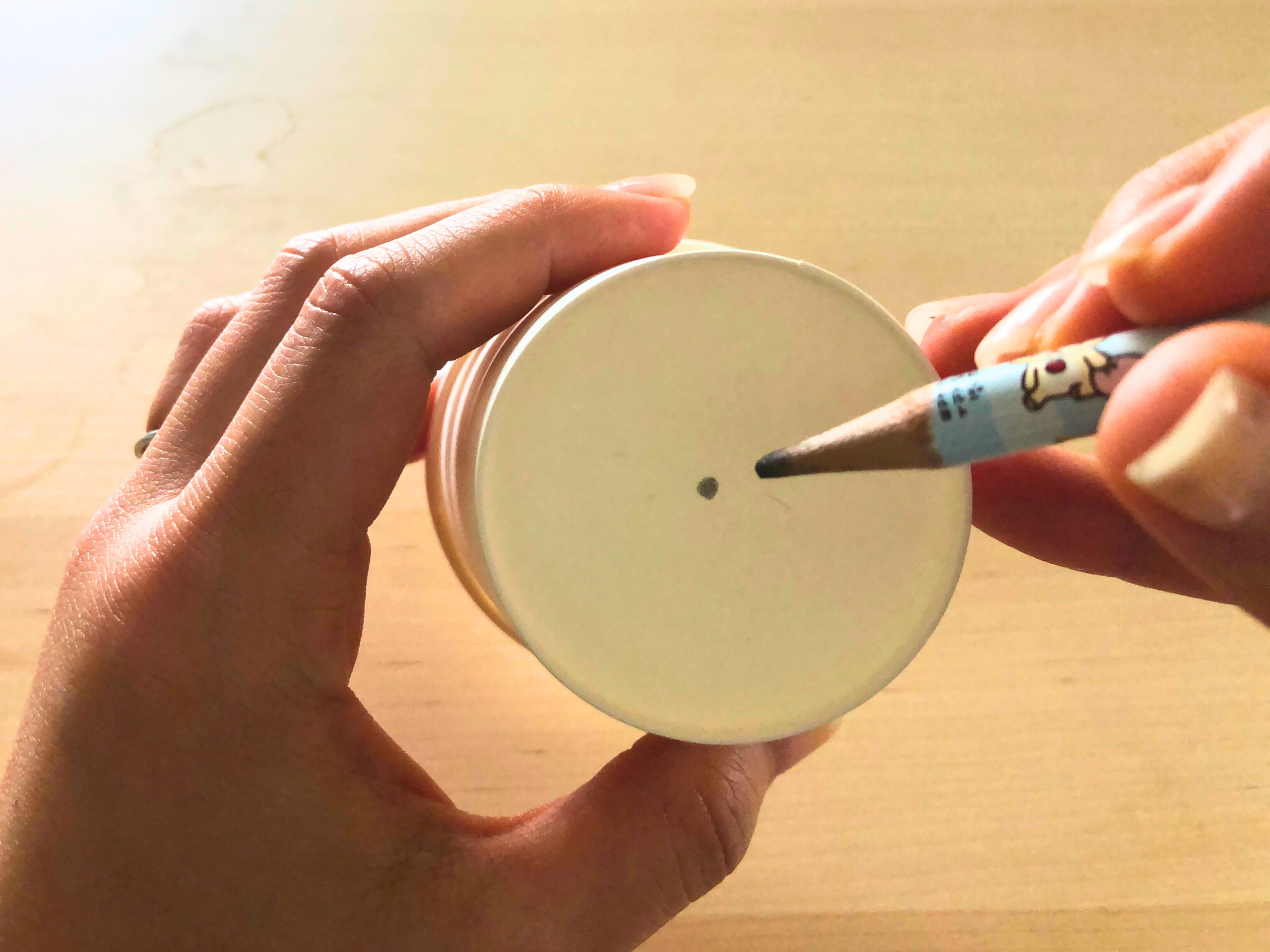 紙コップカエル