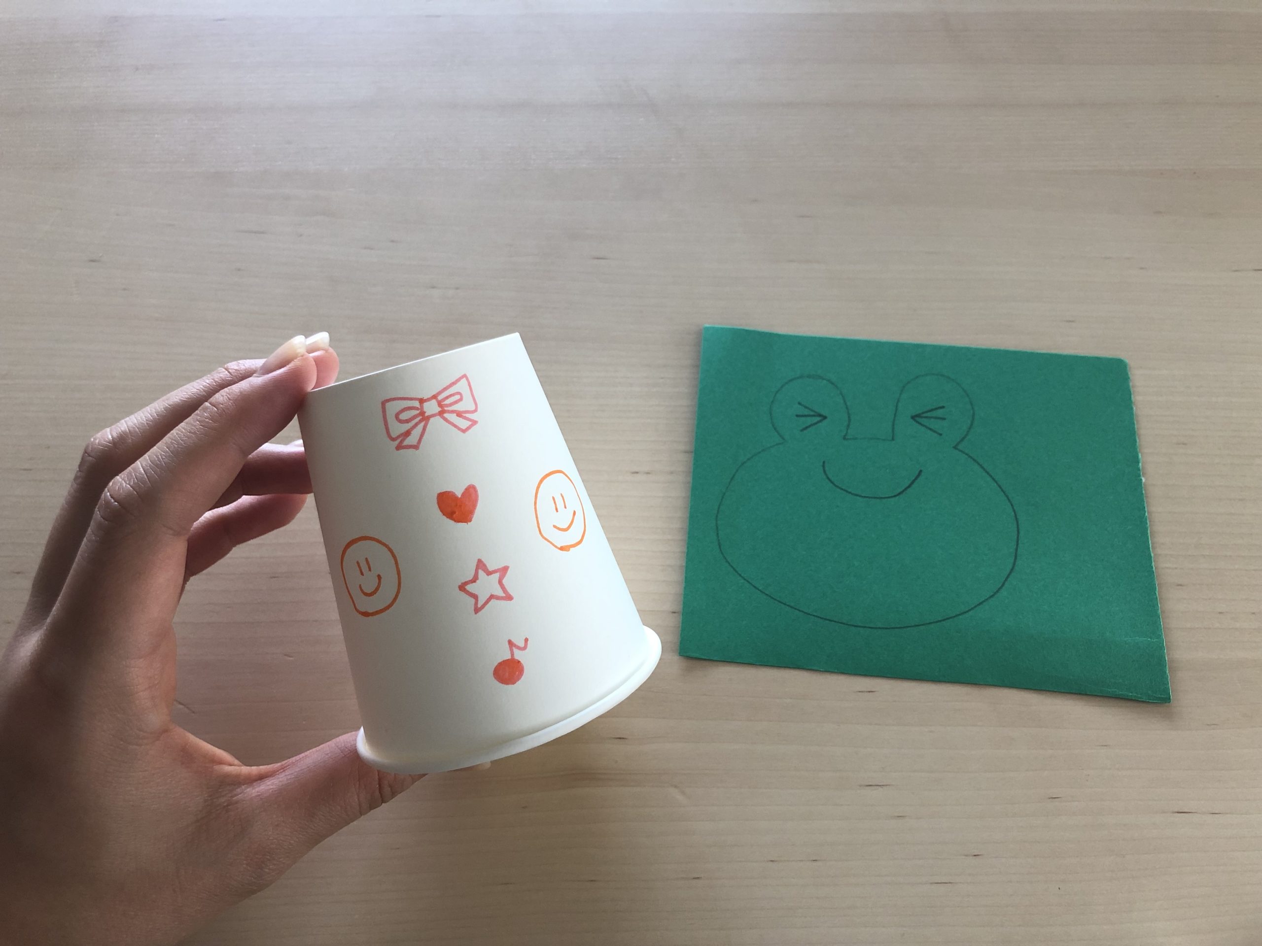 紙コップカエル