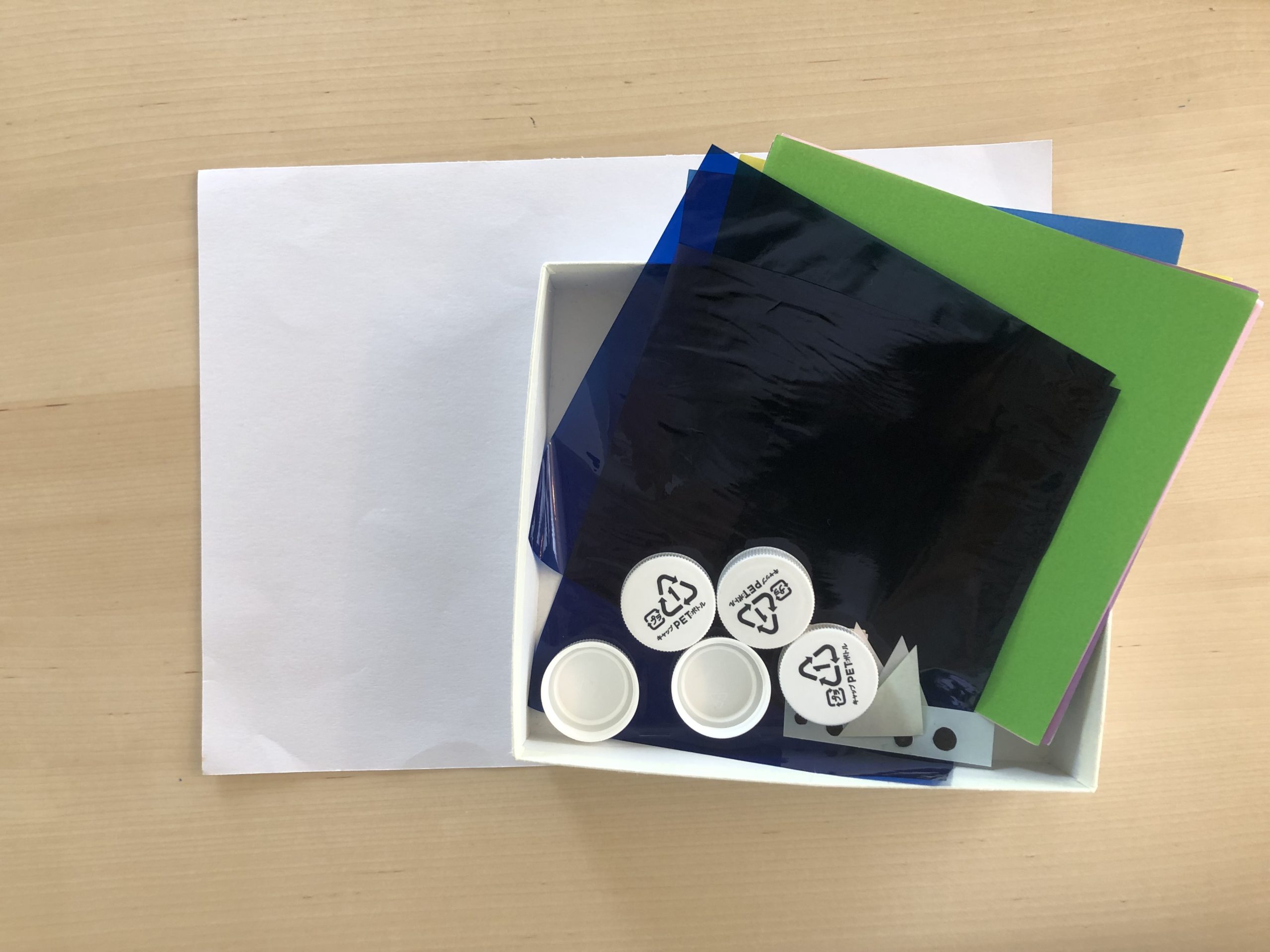 キャップの魚工作