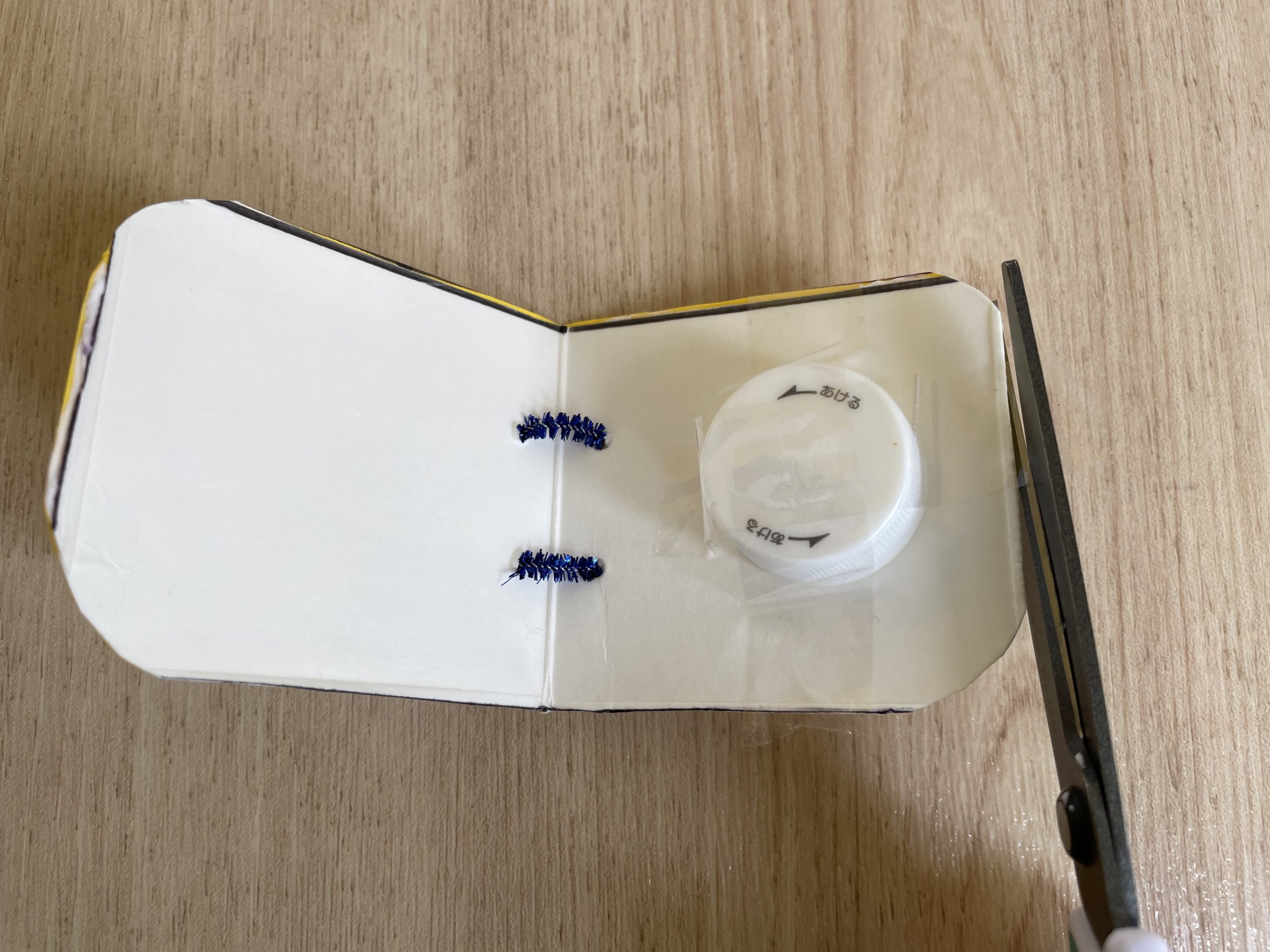 牛乳パックでカスタネット